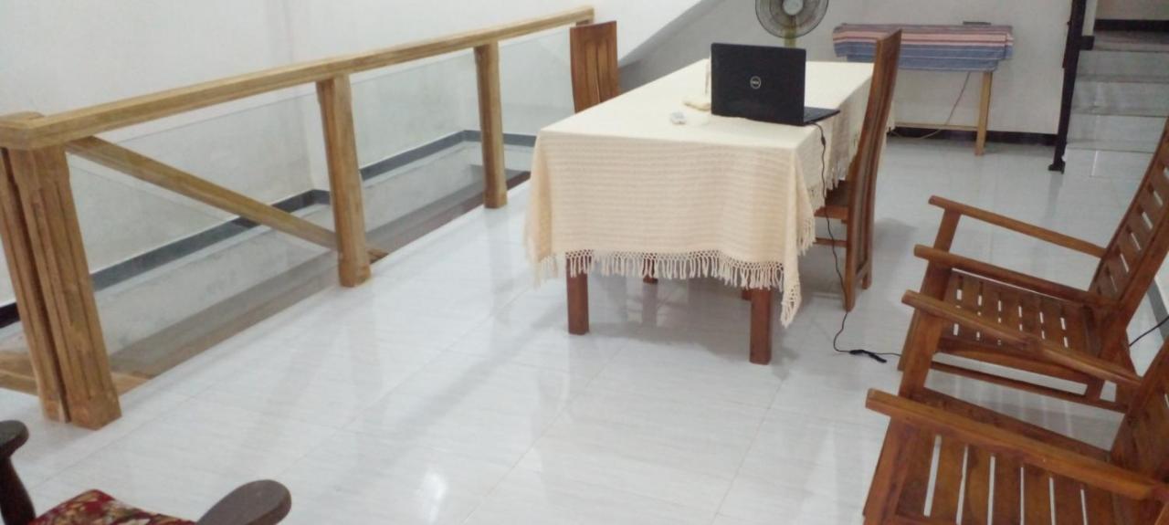 Nest * Galle